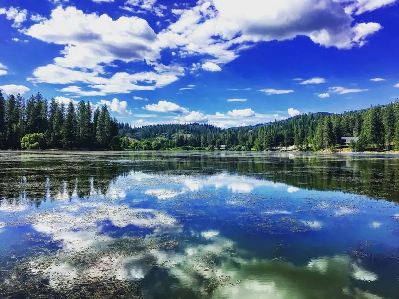 Hayden Lake boating and waterfront lifestyle